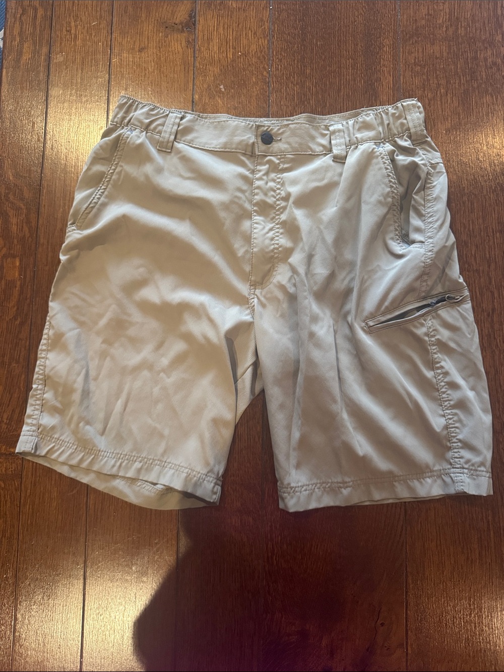 Wrangler Men's Khaki Elastic-Waist Cargo Shorts